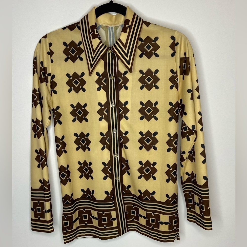 Vintage Women’s Size S Long Sleeve Shirt Collared Button Up Retro Design